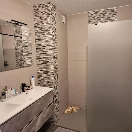 63 M2, Confort, Climatise. * Saint-Cyprien (Pyrenees-Orientales)